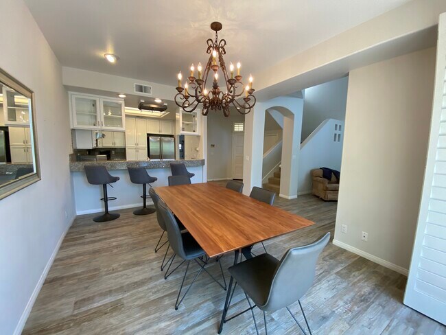 Comedor - 6483 Zuma View Pl
