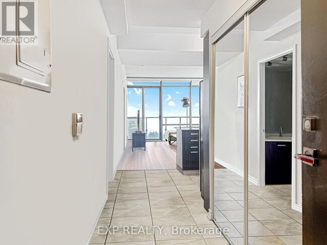 Photo du bâtiment - 832-2832 Bay St.