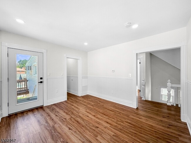 Building Photo - 19 E Clay Ave