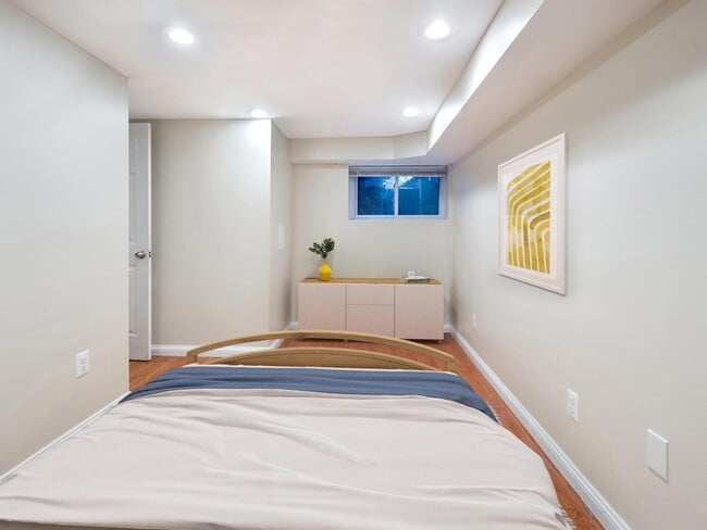 Building Photo - Spacious & sleek LeDroit Park apartment ne...