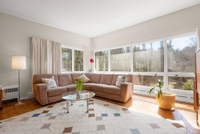 Foto del edificio - 144 Sudbury Rd