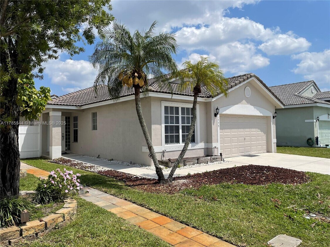 Foto principal - 1775 NW 166th Ave