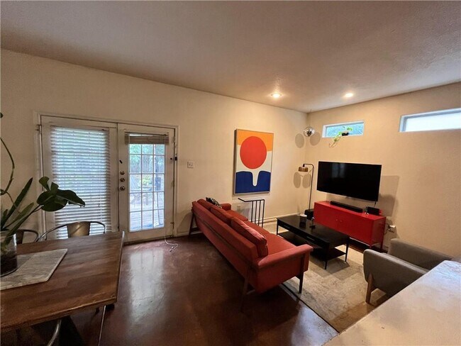 Building Photo - 407 Swanee Dr