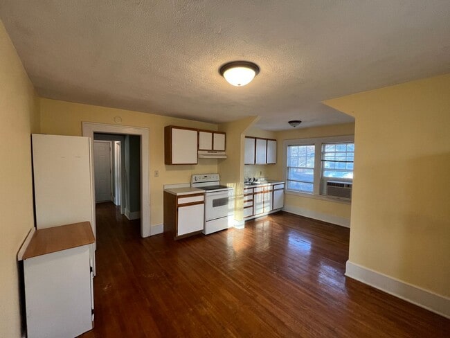 Building Photo - 1340 Plum St