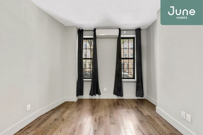 Foto del edificio - Room Only in 3-bed/1.5-bath Home