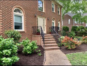 Building Photo - 805 De La Fayette Ct