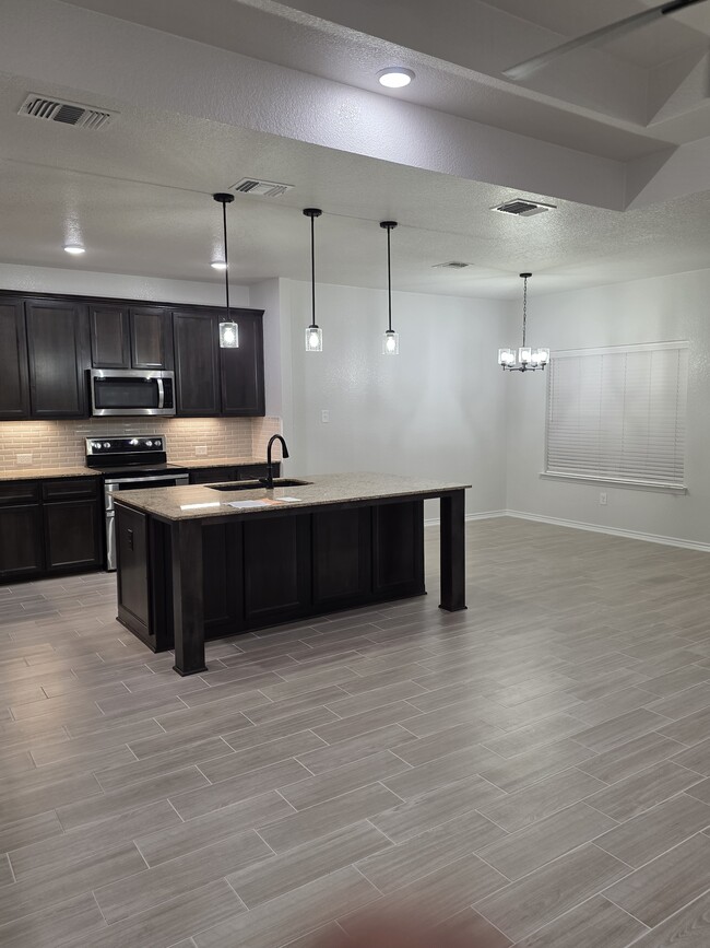 Foto del edificio - 519 Tooter St