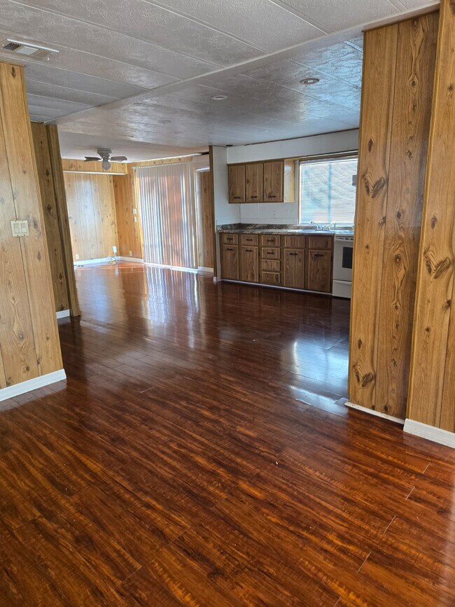 Building Photo - 580 Anna Ave