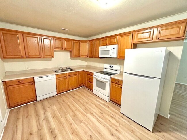 Building Photo - 2433 Shepherd Dr NW