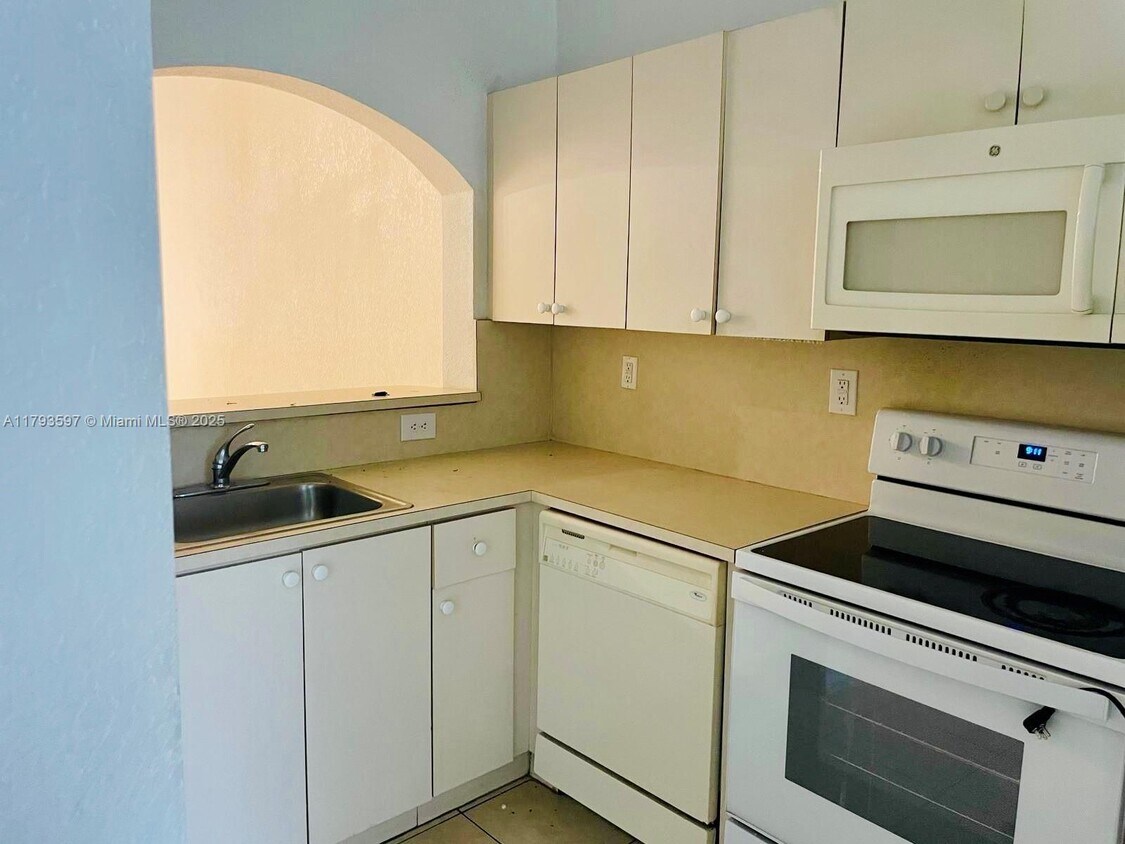 Foto principal - 940 NE 34th Ave
