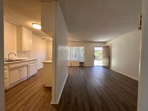 Building Photo - 1675 W Pampas Ln