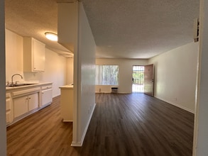 Building Photo - 1675 W Pampas Ln