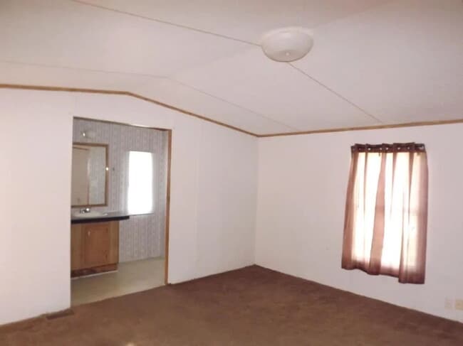 Building Photo - Charming 3-Bed, 2-Bath Mobile Home Retreat...