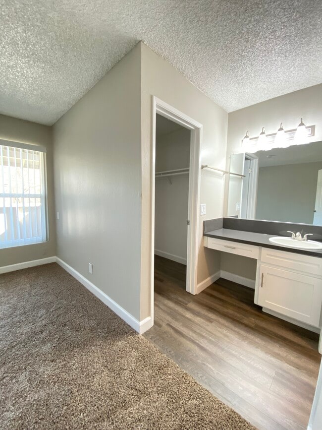 Building Photo - Oakpoint Apartments