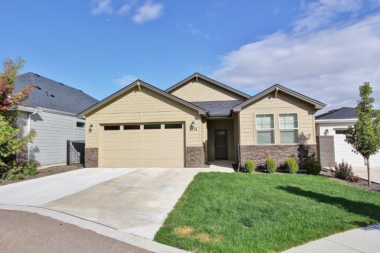 Foto principal - 2174 E Mendota Dr