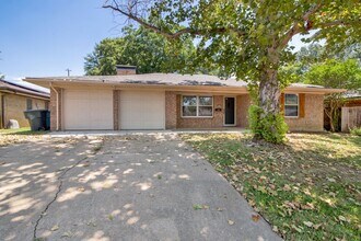 Building Photo - 2325 Diana Dr