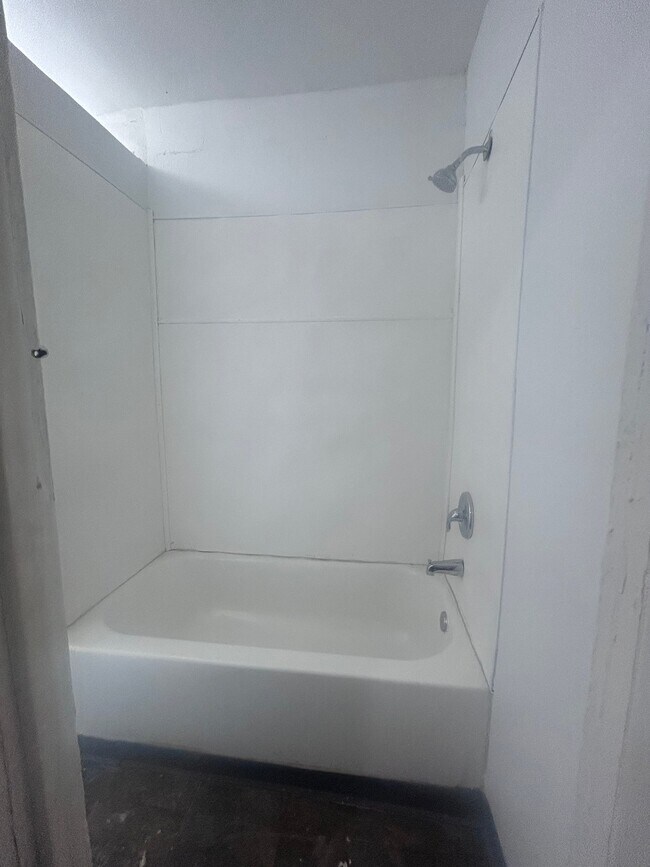 Foto del edificio - 2163 E 84th St