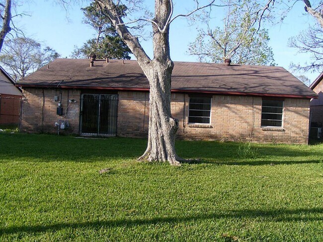Building Photo - 4839 Trail Lake Dr
