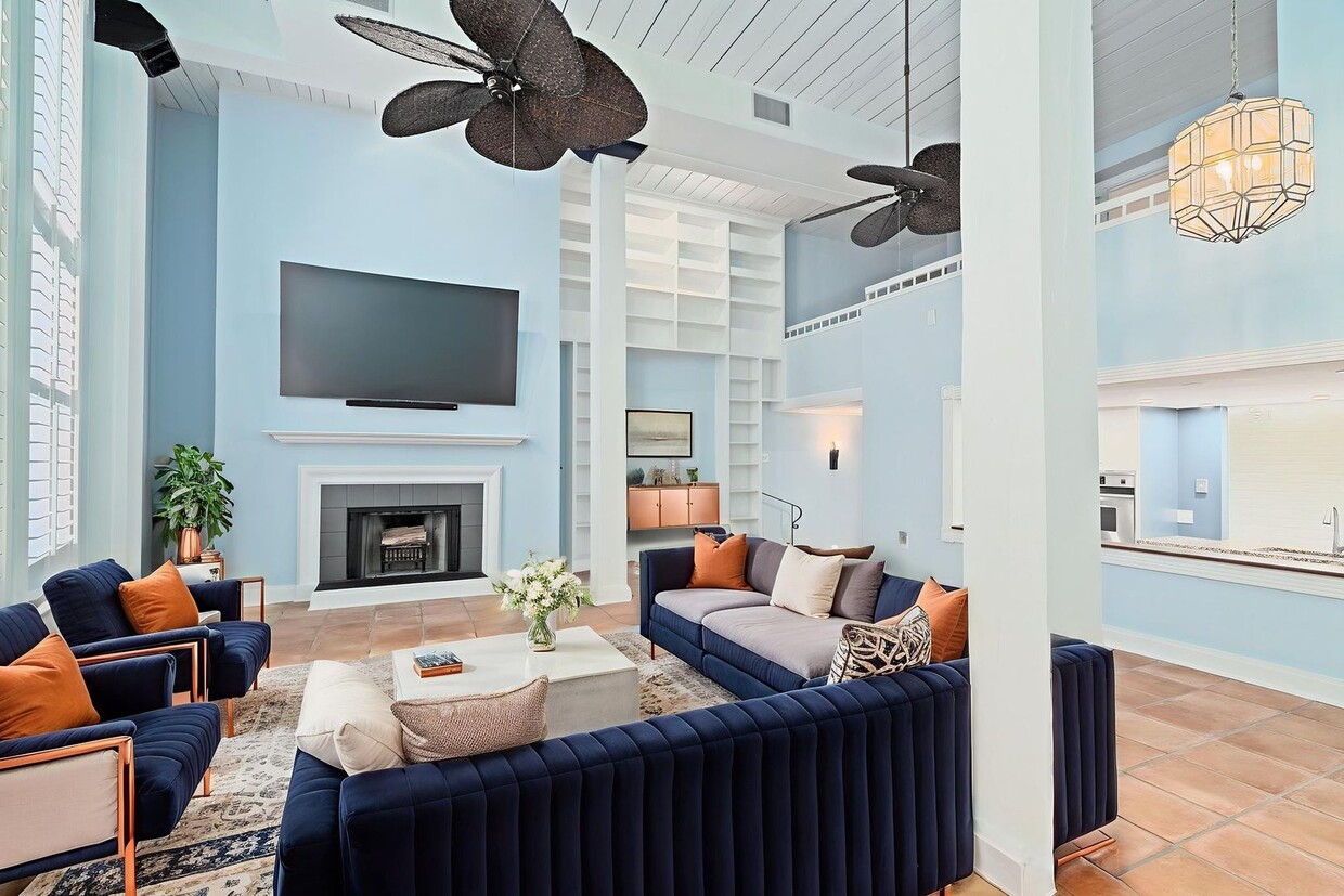 Primary Photo - Stylish City Living in Historic Charleston