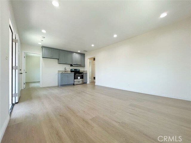 Foto del edificio - 420 E Broadway