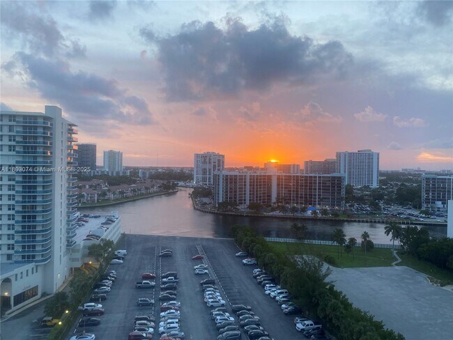 Building Photo - 3725 S Ocean Dr