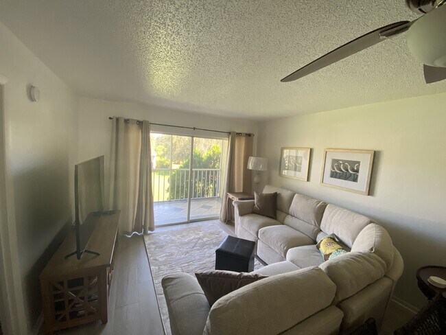 Foto del edificio - 944 Capri Isles Blvd