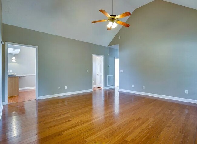 Foto del edificio - 4650 Hammock Dr