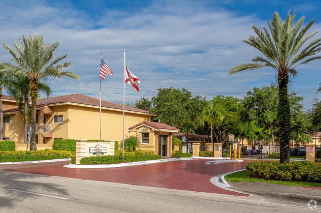 Building Photo - Fairway View