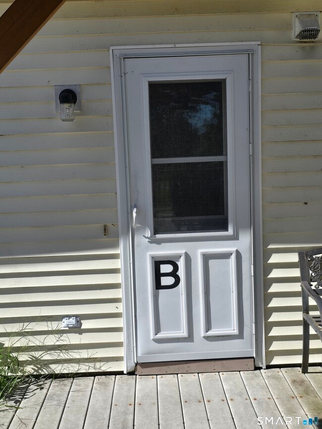 Building Photo - 527 Gilead St
