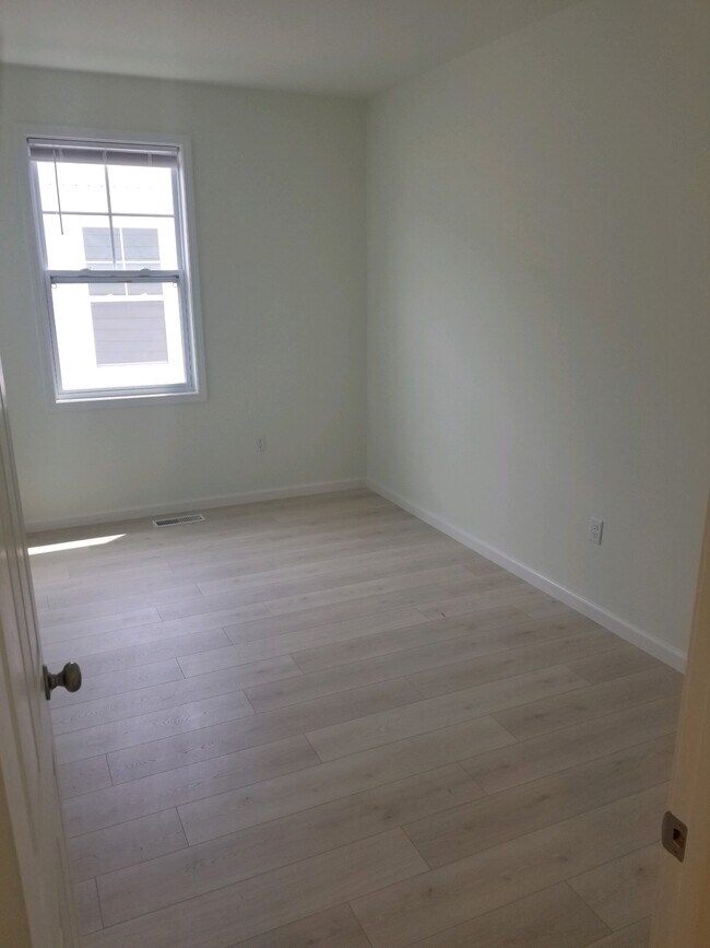 Building Photo - 317 Hemlock Cir
