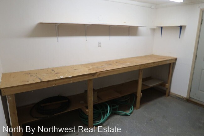 Building Photo - 3 br, 1 bath House - 10989 SE 225th St