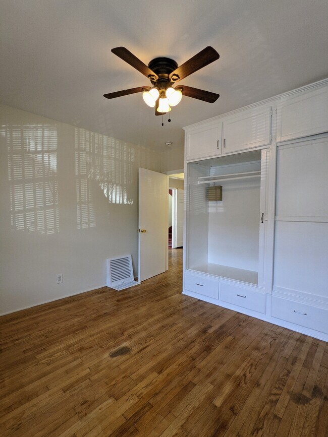 Building Photo - 7061 Waring Ave