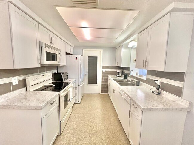 Building Photo - 5145 Cicero Dr