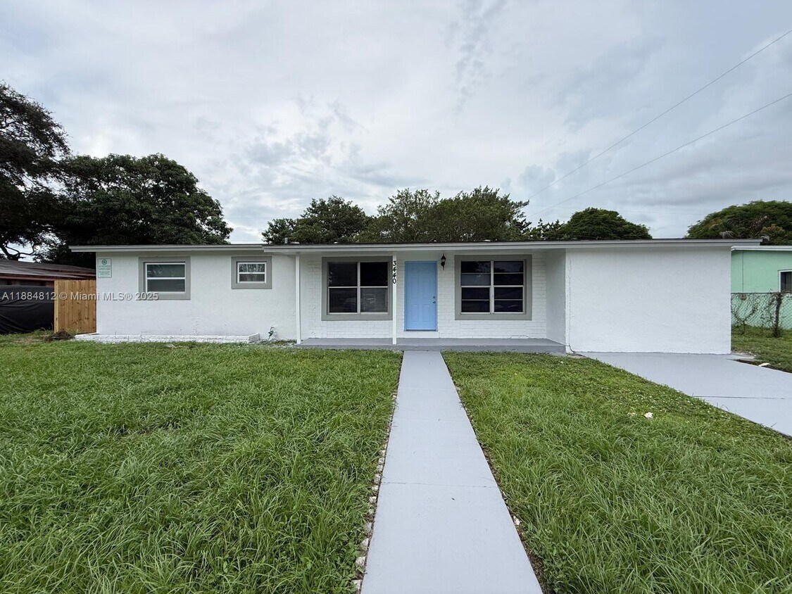 Foto principal - 3440 NW 4th St