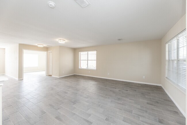 Foto del edificio - 15831 Crooked Arrow Dr