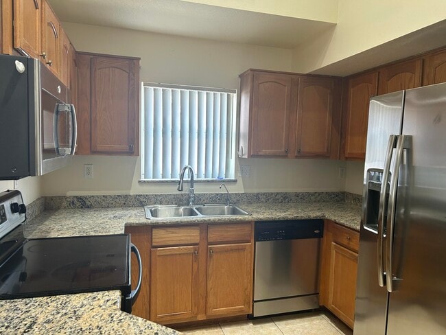 Building Photo - 1687 SE Pomeroy St