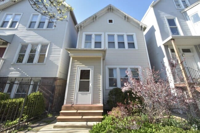 Building Photo - 1246 W Diversey Pky
