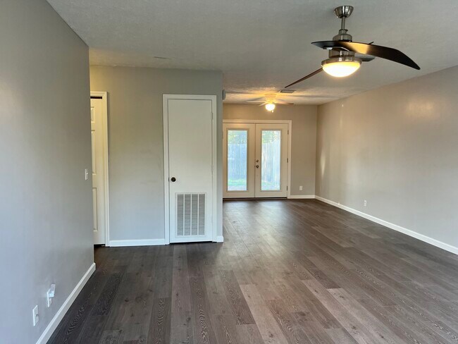 Foto del edificio - 537 N Lakeshore Dr