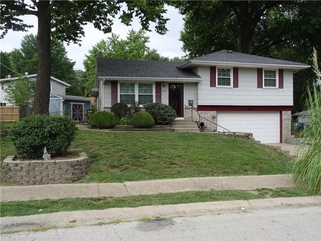 Building Photo - FREE TV w/Move in Feb - Newly Renovated SF...