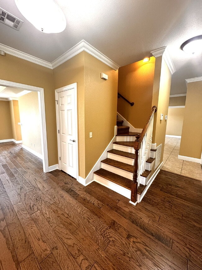 Building Photo - 15 Bluestem Ln