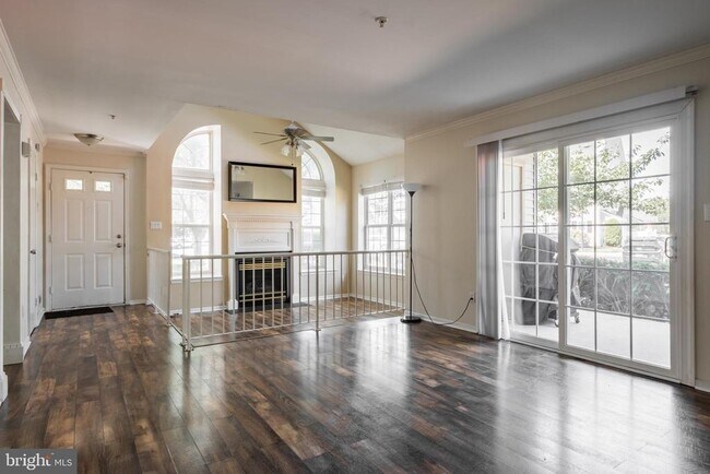 Building Photo - 1607 Saxony Dr