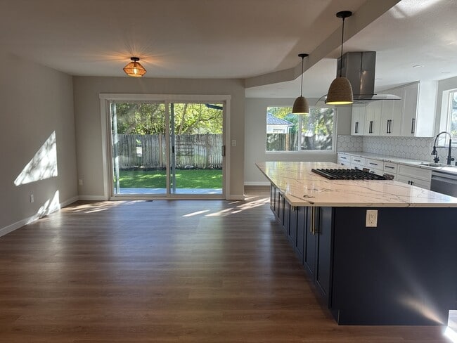 Foto del edificio - 10807 NE 143rd St