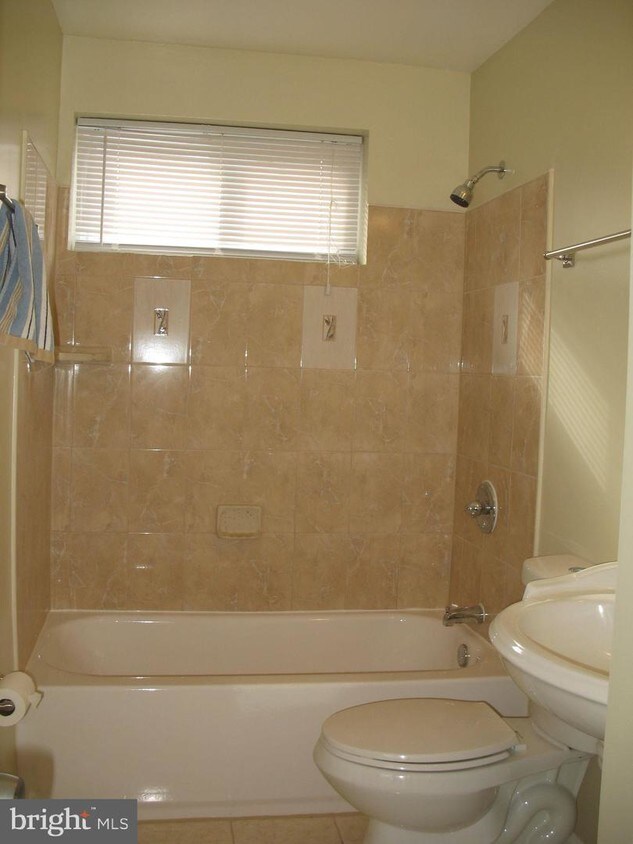Primary Photo - 1002 Iago Ave