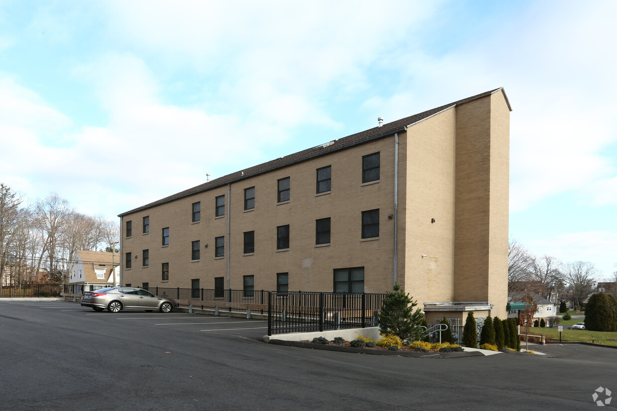 Building Photo - Cedar Street Apartments