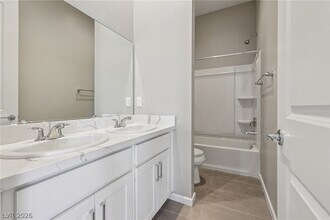Building Photo - 3338 Esker Rdg Ave
