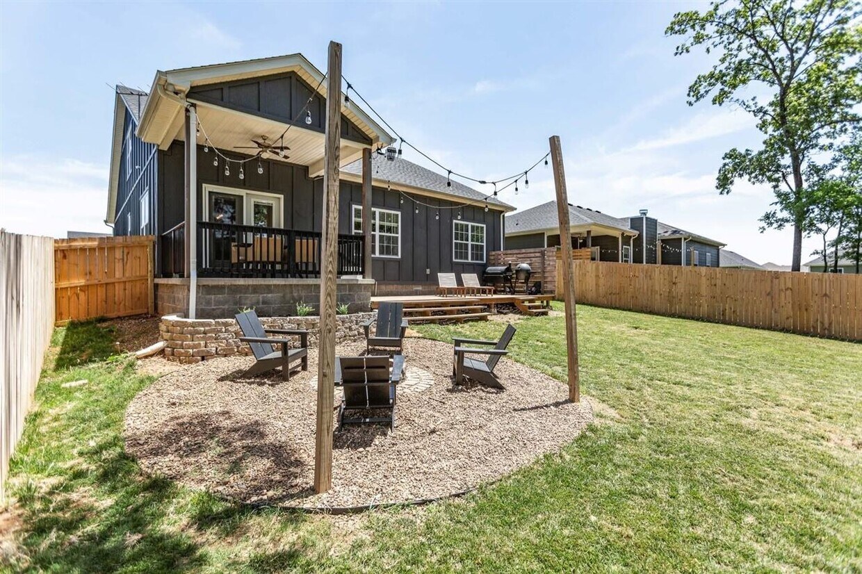 Foto del edificio - 764 Red Maple St