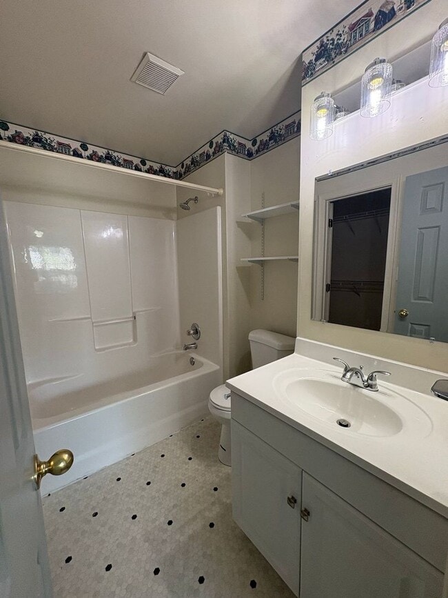 Building Photo - 24 Sweet Gum Pl