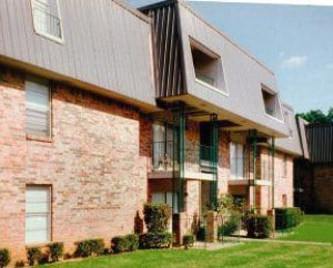 Building Photo - 4223 Lakeshore Dr