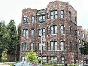 Building Photo - 3839 N Greenview Ave