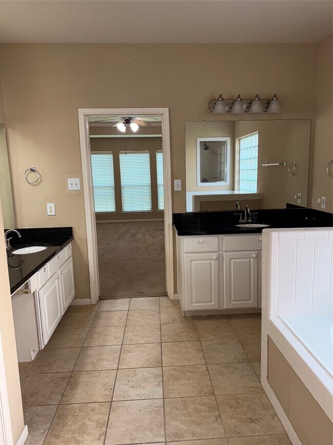 Foto del edificio - 14009 Hollow Canyon Ln